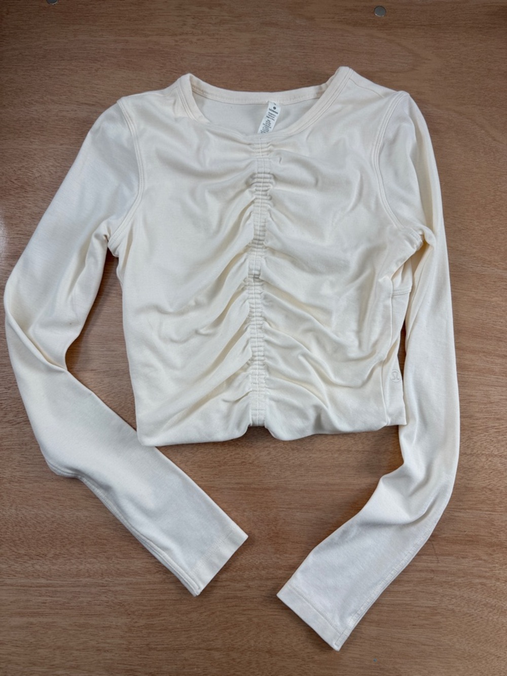 lululemon athletica Cream Ruched Center Long Sleeve Crop Top